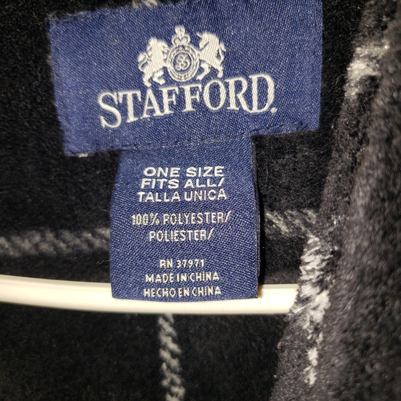 Unisex Stafford Black and White Plaid Bathrobe - OS - Picture 3 of 5